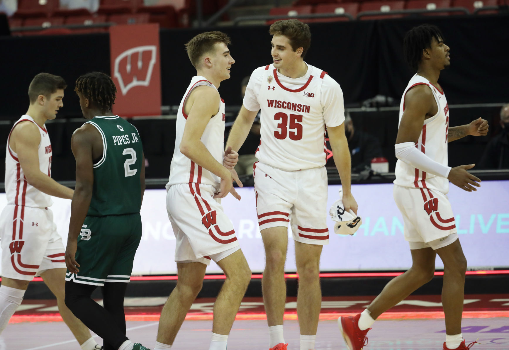 Badgers 82, Phoenix 42